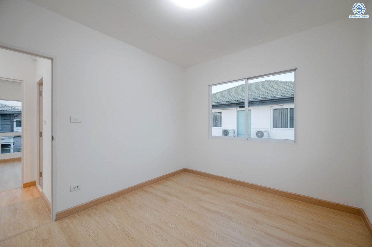 บ้านมือสองตกแต่งใหม่ สังคมคุณภาพแบรนด์ LH โครงการ อินนิซิโอ2 ปิ่นเกล้า-วงแหวน เนื้อที่ 50.3 ตร.ว. ฟังก์ชัน 3 ห้องนอน 2 ห้องน้ำ 1 ห้องอเนกประสงค์ จอดรถได้ 2 คัน บนทำเลศักยภาพ เดินทางสะดวก เชื่อมต่อทั้งปิ่นเกล้า-ศาลายา ใกล้เซ็นทรัลเวสต์เกต รถไฟฟ้าสายสีม่วง "สถานีตลาดบางใหญ่" และทางด่วน "กาญจนาภิเษก"...